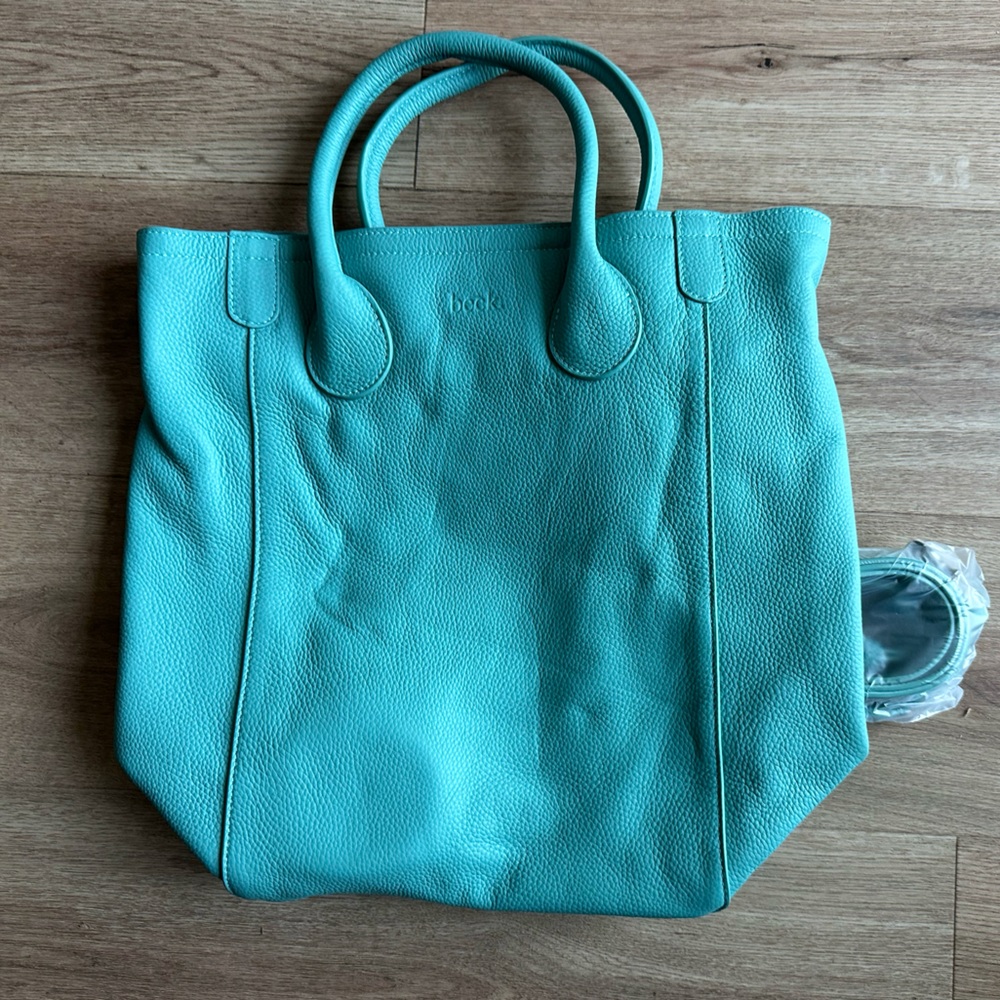 Striking Blue Tote Bag with Classic Design